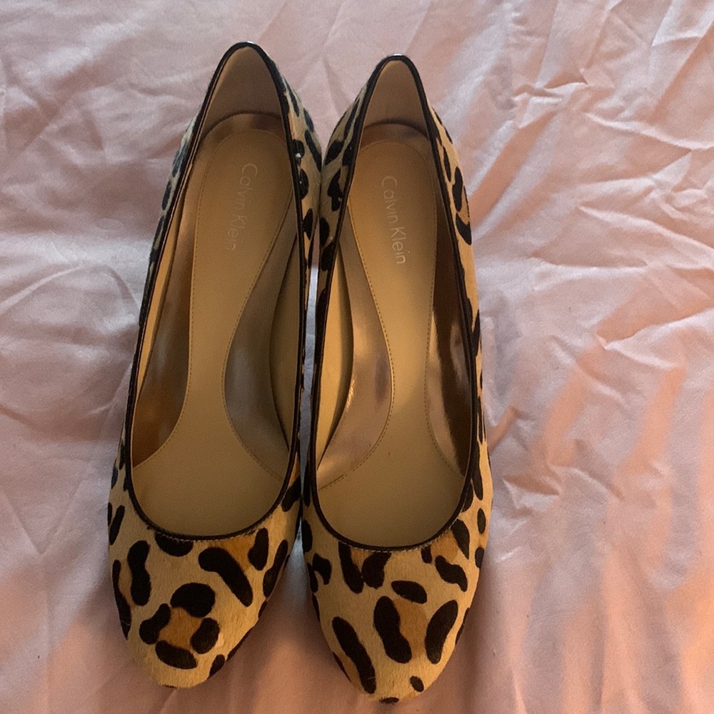 Calvin Klein leopard print pumps
